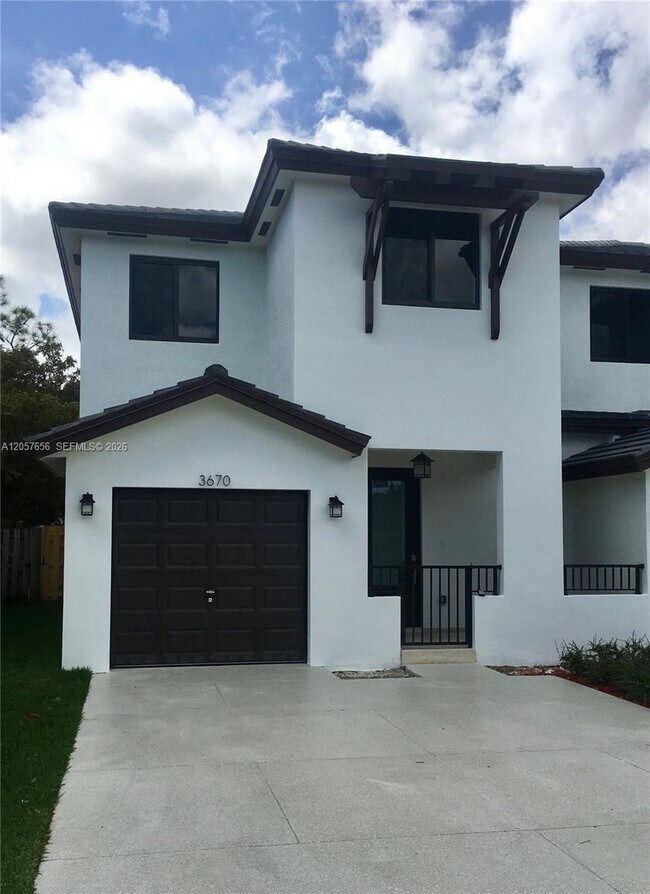 Building Photo - 3670 SW 69th Ave