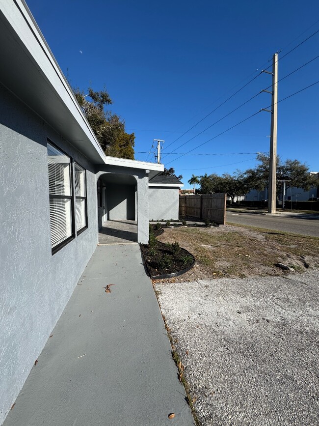 Building Photo - 3402 9th Ave W