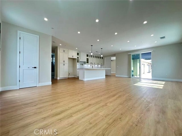 Building Photo - 204 N Willow Ave