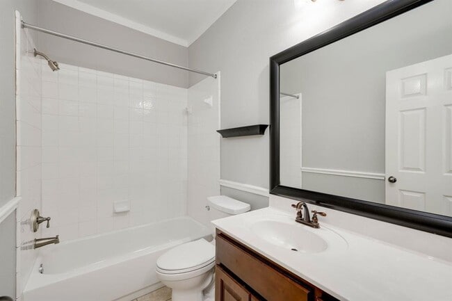 Building Photo - 2916 Alsatia Dr