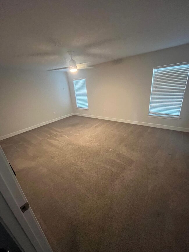 Building Photo - "Spacious 4-Bedroom Home in Mulberry's Heritage Park - 2 Full Baths & 2,211 Sq. Ft. of Comfort!"