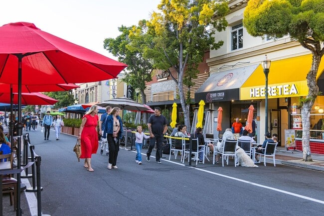 Building Photo - Large 2 Bed/2 Bath San Mateo condo near downtown with two parking spaces. YouTube Tour!!