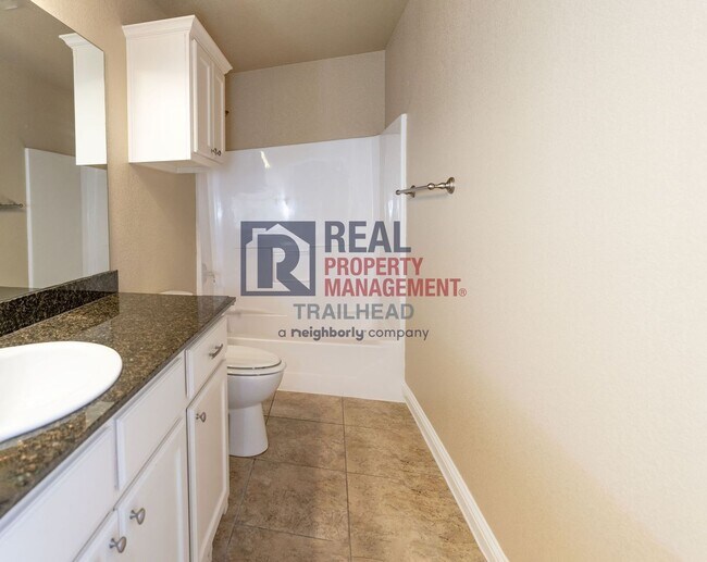 Building Photo - 905 Dart Ct