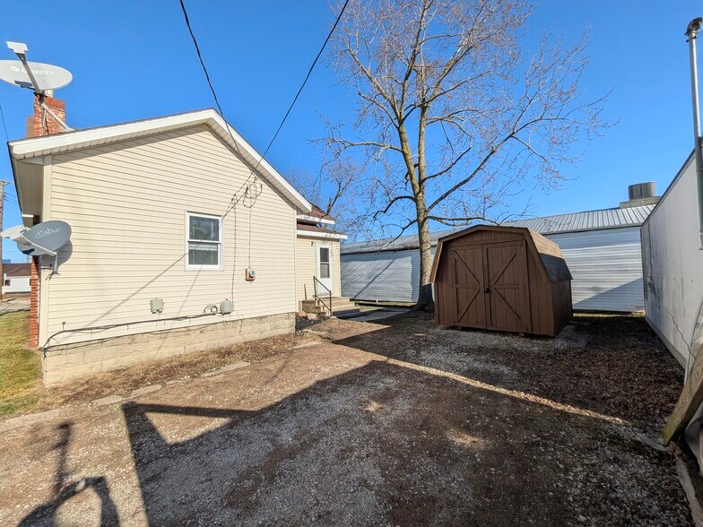 Rear Parking & Storage Shed - 123 E North St
