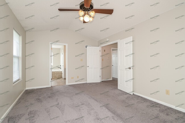 Building Photo - 106 Misty View Ln