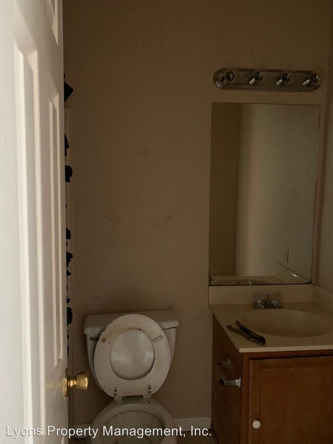 Building Photo - 3 br, 2 bath House - 148 BLUE POOL DR
