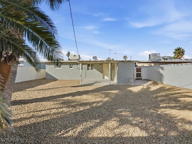 Building Photo - 608 Stanford St