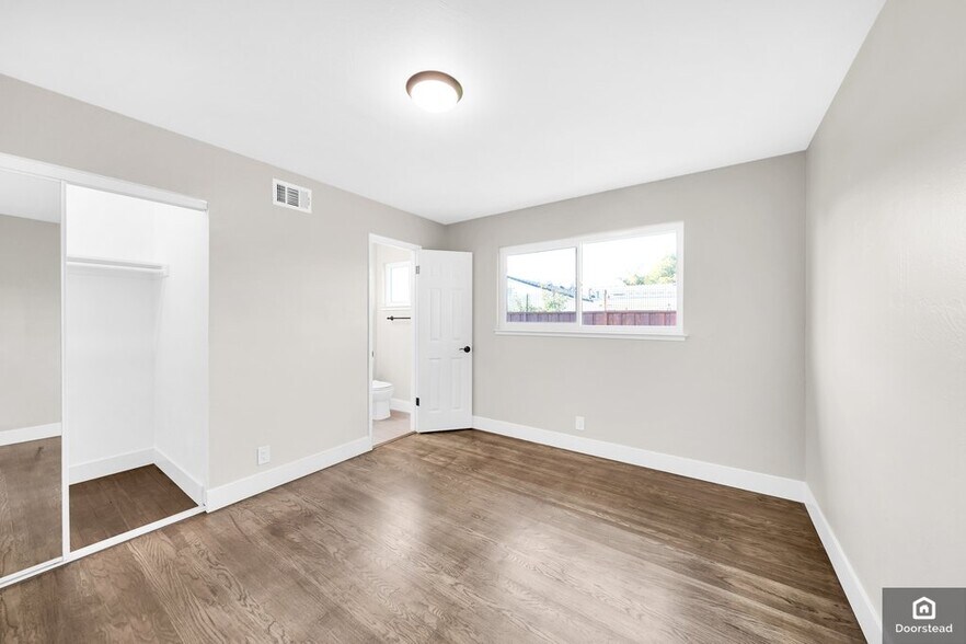 Building Photo - 25579 Calaroga Ave
