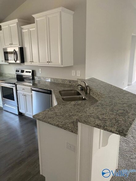 Building Photo - 121 Sorrelweed Dr