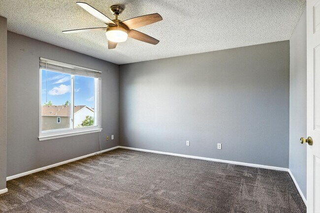 Building Photo - Beautiful, Well-Maintained 4 Bed/4 Bath Ho...