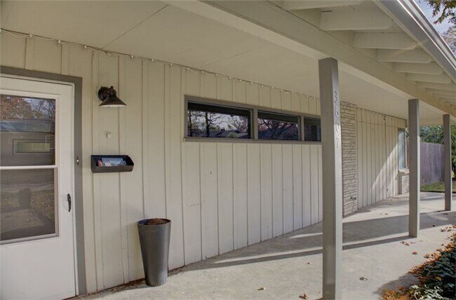 Building Photo - Beautiful Ranch-Style Rental in Marion Gar...