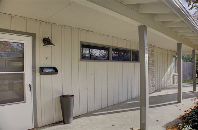 Building Photo - Beautiful Ranch-Style Rental in Marion Gardens!