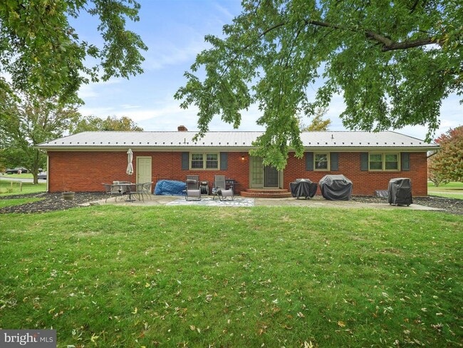 Building Photo - 560 Meadowview Cir