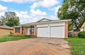 Building Photo - 3532 Hilton Dr