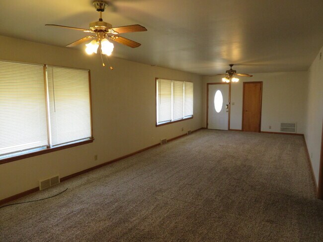Building Photo - Beautiful Large Home On Approximately 2 Acres!