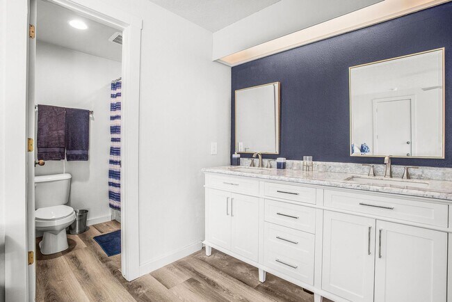 Building Photo - Furnished Short-Term Rental in Eagle – Pool & Prime Location!