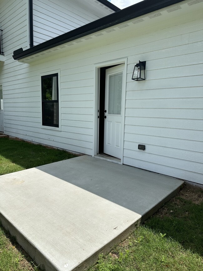 Building Photo - 249 N Carter St