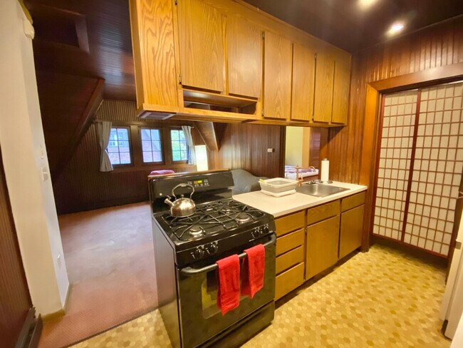 Building Photo - 2632 Wellington Rd