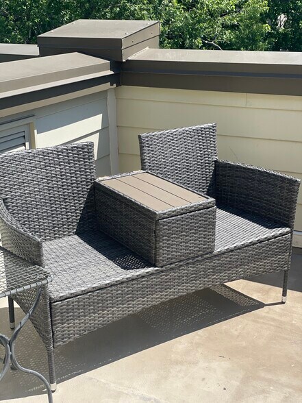 Rooftop furniture - 624 Regent Pl NE