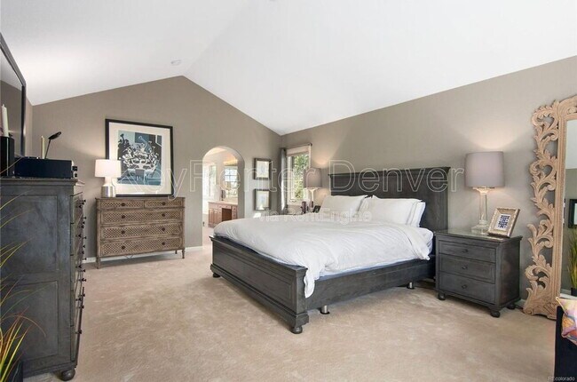 Building Photo - 9616 E Maplewood Cir