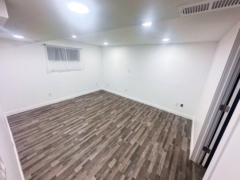 Building Photo - 435 Kiesel Ave