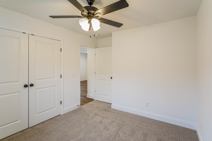 Building Photo - 658 19th Ave W