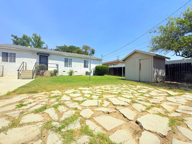 Building Photo - 4-Bedroom Home with Expansive Backyard in ...