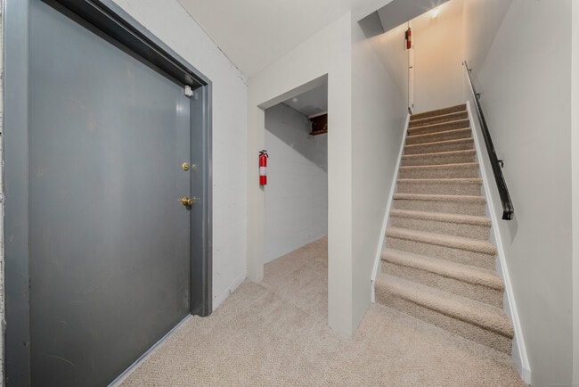 Building Photo - 83 Carriage Dr