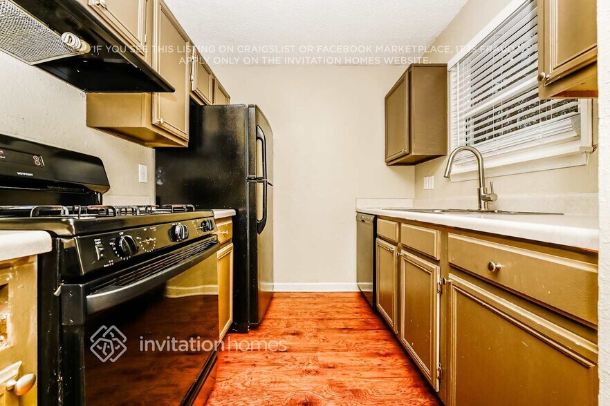 Building Photo - 1616 Picadilly Ct NE