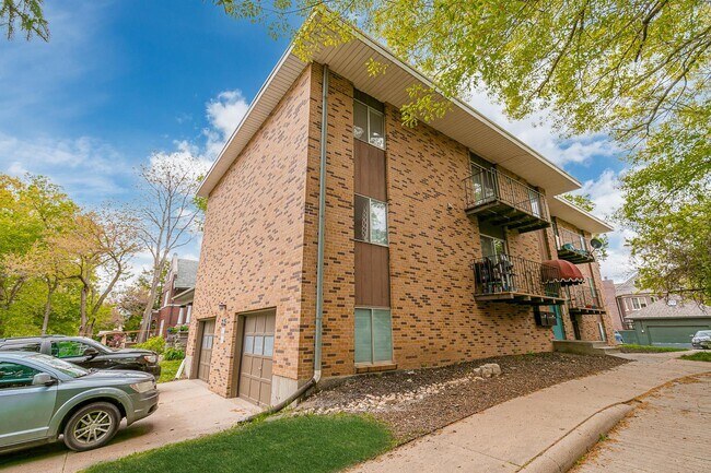 Building Photo - 2115 B St