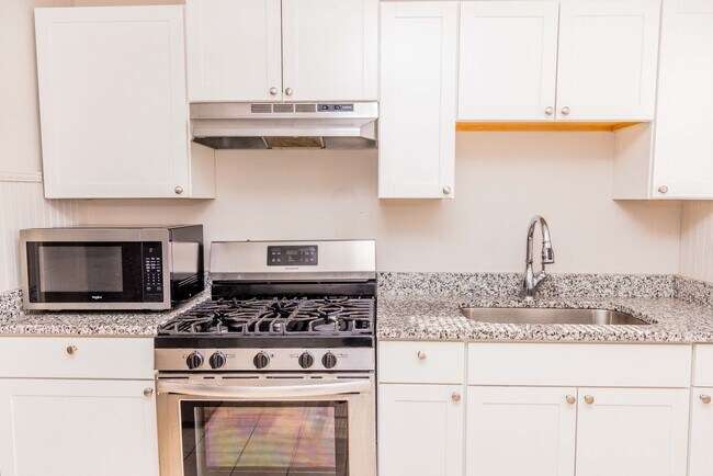 Building Photo - 1903 Grayland Ave