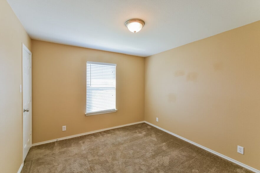 Building Photo - 5523 Red Canyon