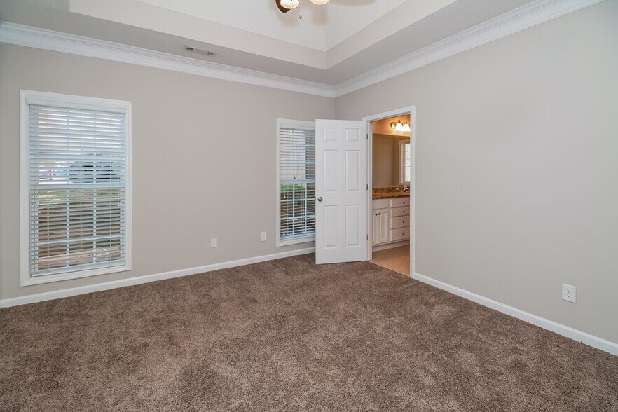 Building Photo - 329 Westhill Dr