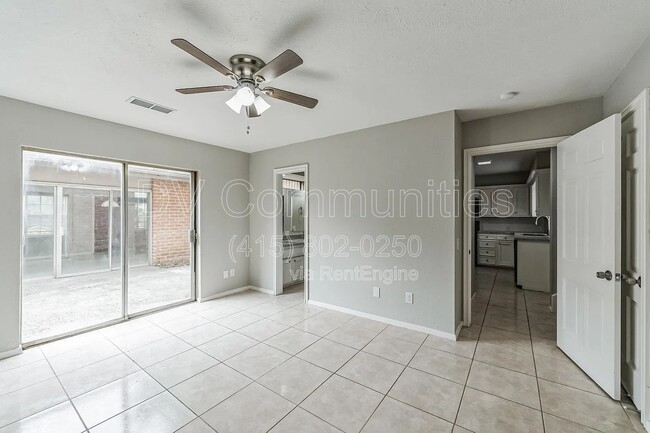 Building Photo - 4702 N Cashel Cir