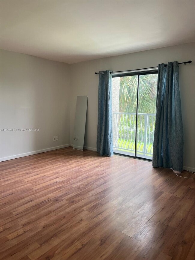 Building Photo - 500 NE 2nd St