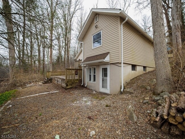 Building Photo - 240 Acabonack Rd