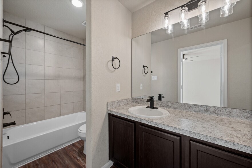 Building Photo - 16649 E Forrestal