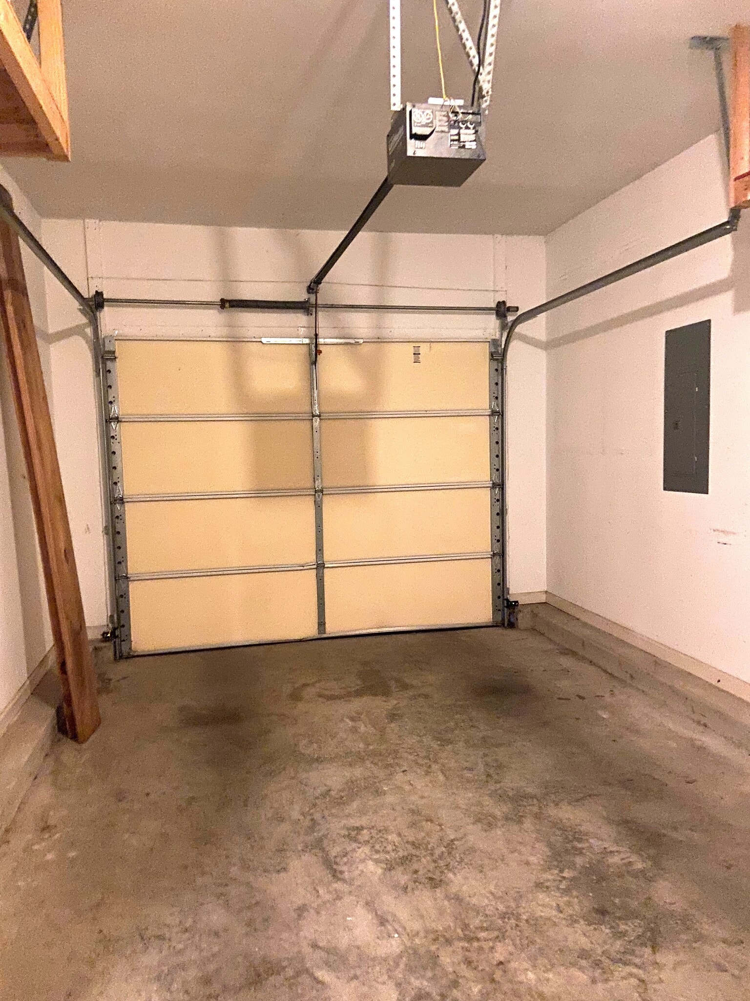 Building Photo - 422 Holland Lakes Dr N