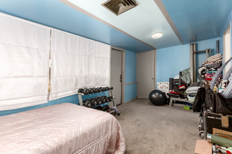 Building Photo - 2801 W Glenrosa Ave