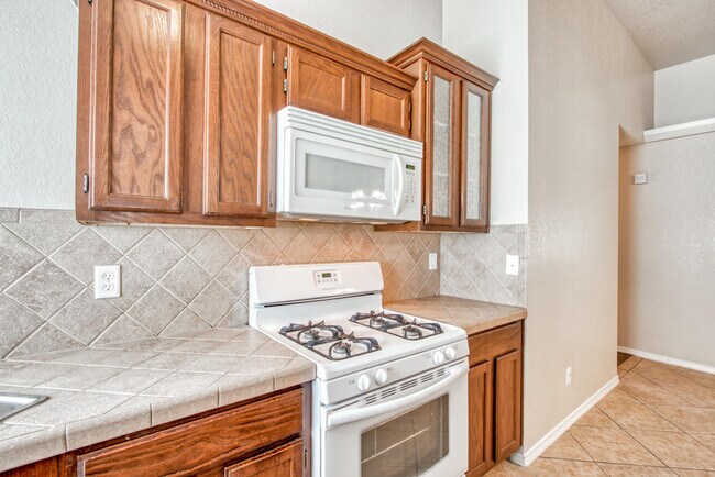 Building Photo - 1819 Shreya St
