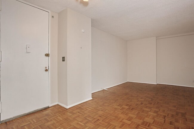 Building Photo - 300 Winston Dr