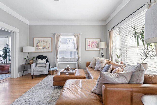 Building Photo - Spacious, historic 3-bdrm/1.5-bath home in...
