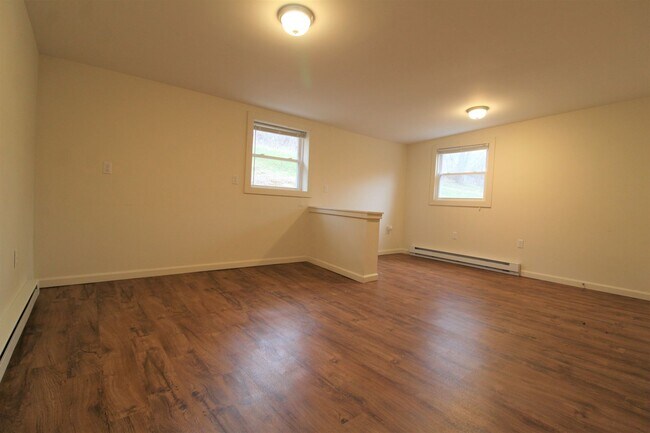 Building Photo - 8 Braddock St