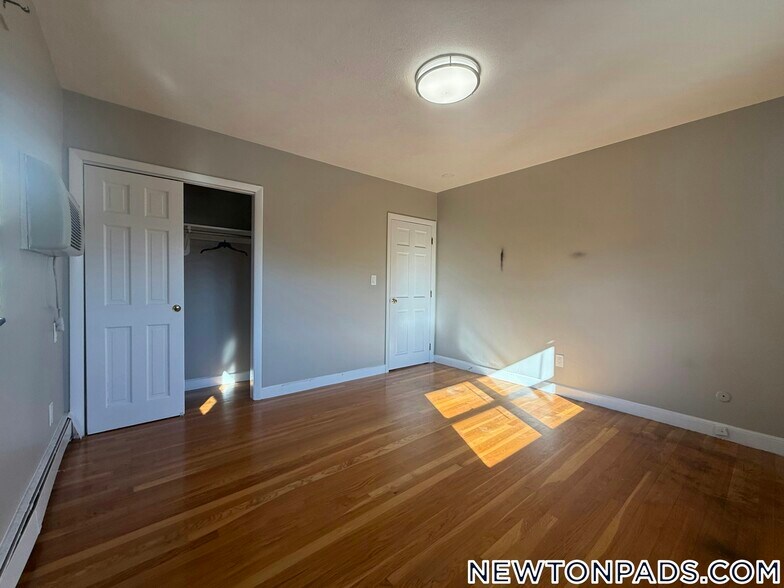 Building Photo - 264 Grove St