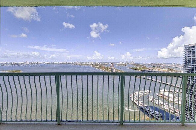 Building Photo - 1756 N Bayshore Dr