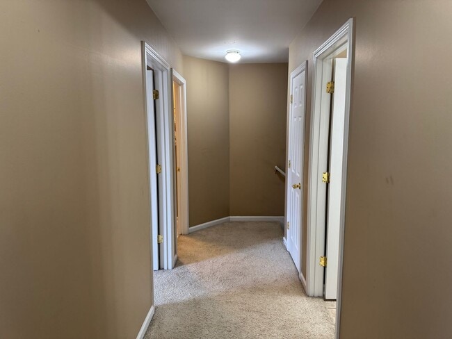 Building Photo - 3BR Townhome in Brentwood
