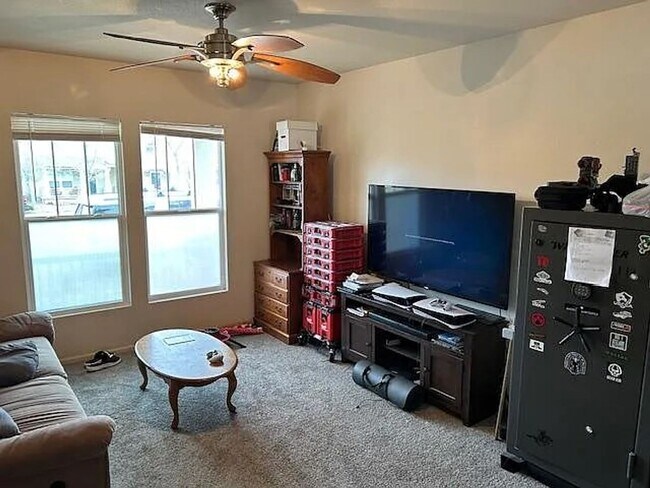 Building Photo - 3 Bed | 2.5 Bath Townhome In School District #2