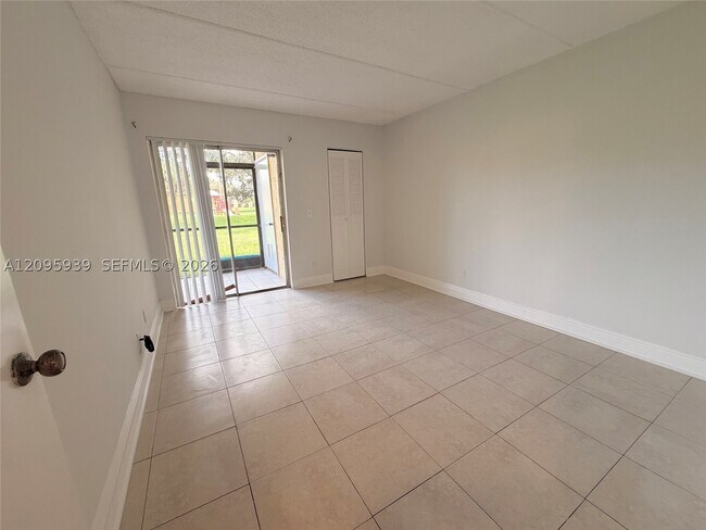 Building Photo - 110 Meadows Cir