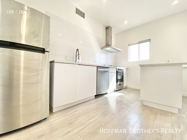 Building Photo - 421 1/2 N Coronado St