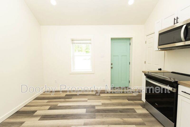 Building Photo - 5640 US-41